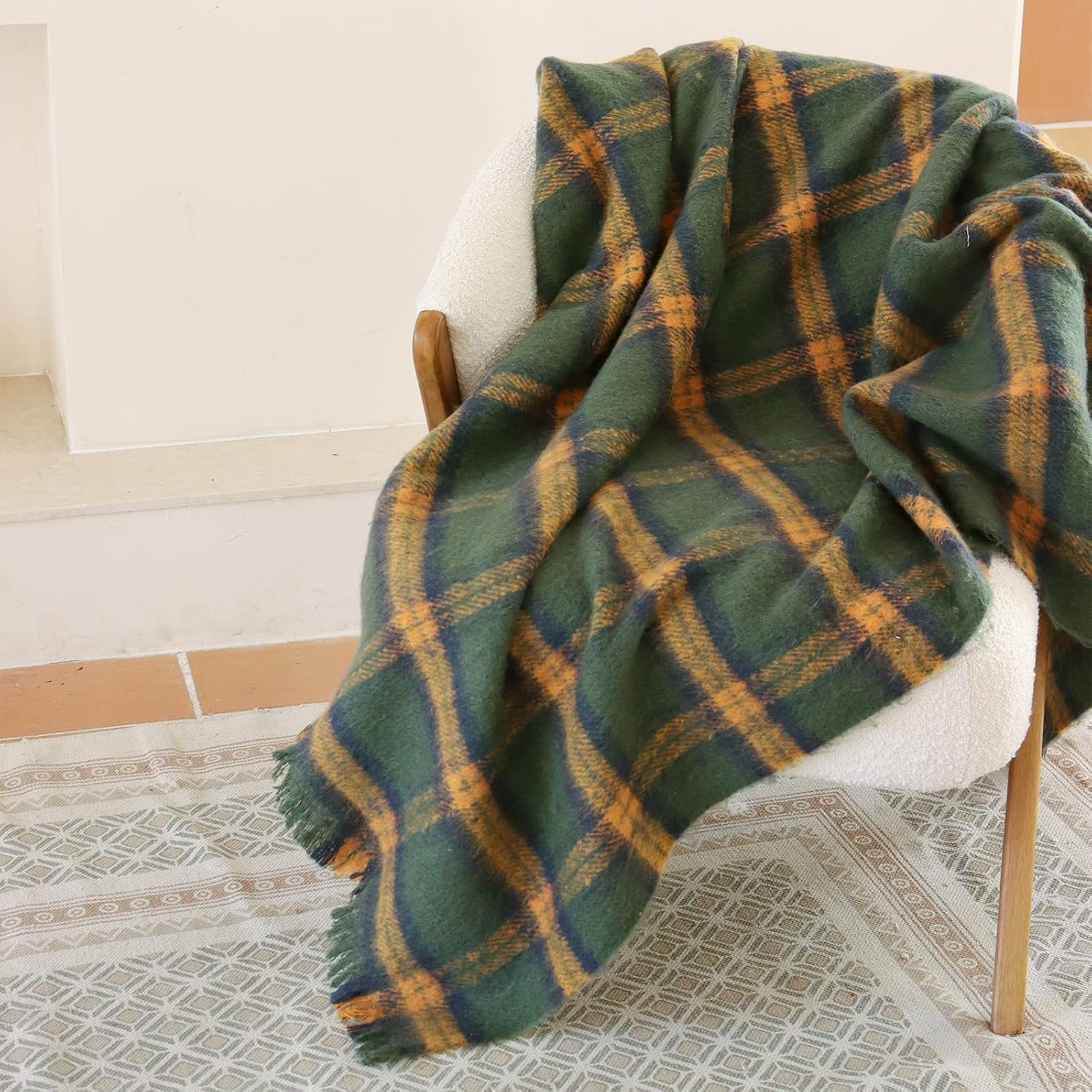 Green Plaid Throw Blanket for Couch, Checkered Throw Blanket for Home Decor, Soft Lightweight Cozy All Season Decorative Vintage Blankets with Tassel for Bed and Sofa, 50'' x 60''